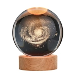 Kristallkugel auf Holzsockel LED Milky Way