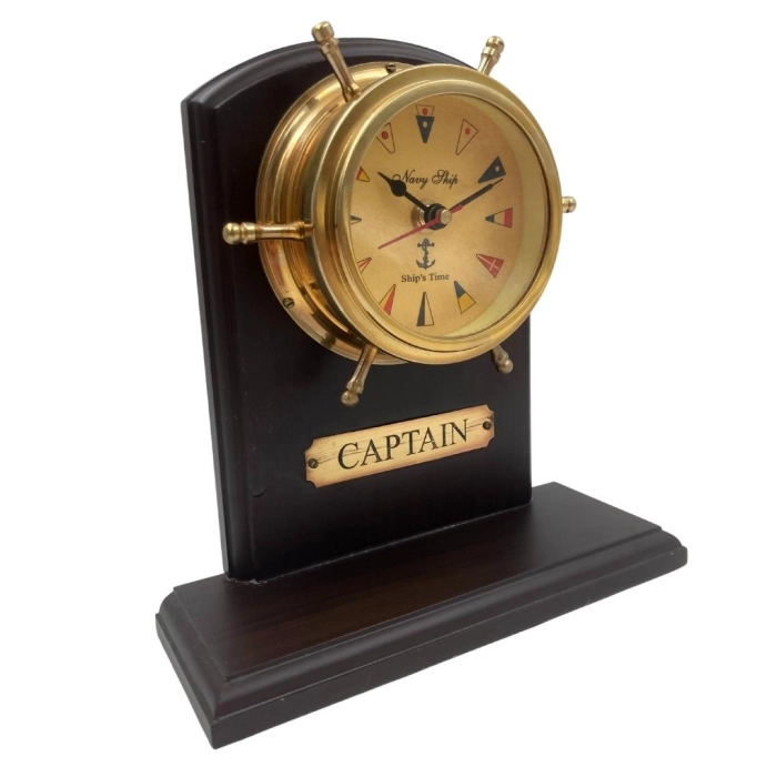 Nautische Uhr aus Messing im Holzgehäuse