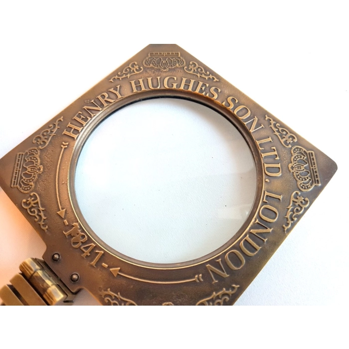 Reading magnifier - magnifying glass in an elegant box