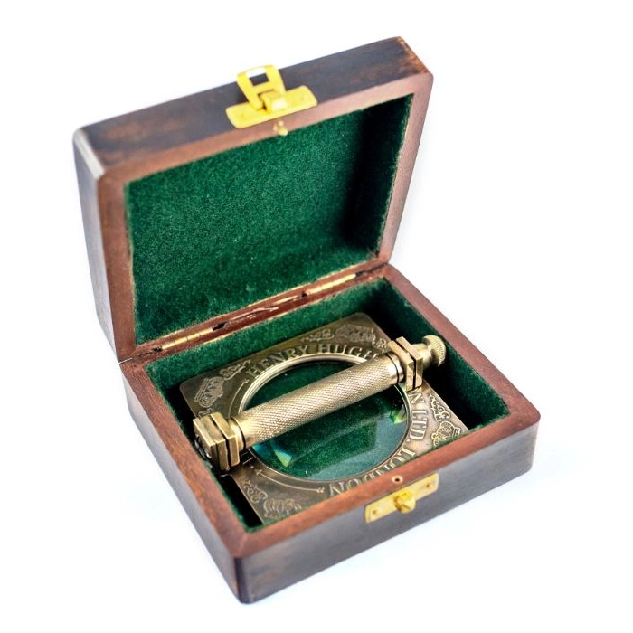 Reading magnifier - magnifying glass in an elegant box