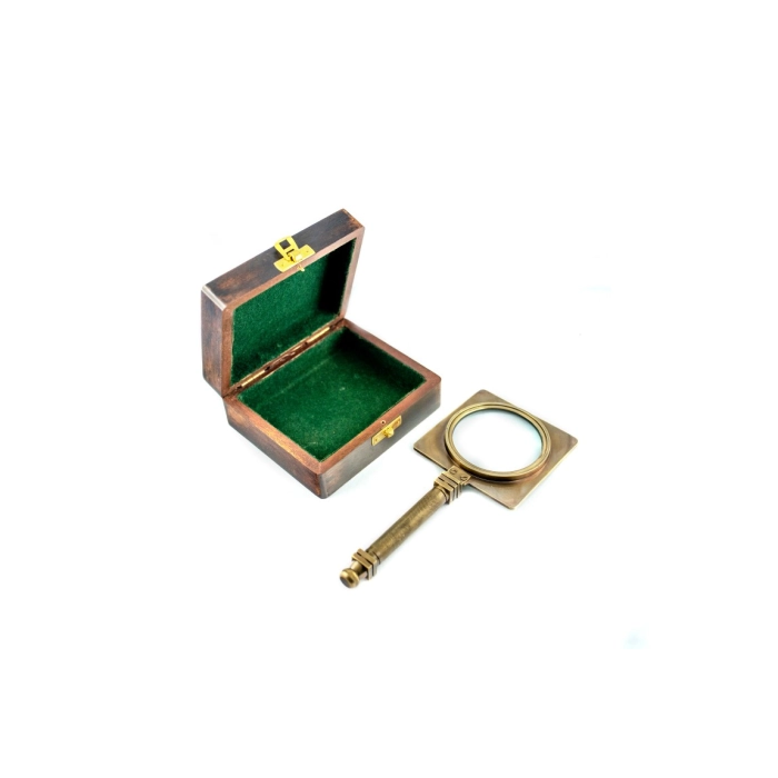 Reading magnifier - magnifying glass in an elegant box