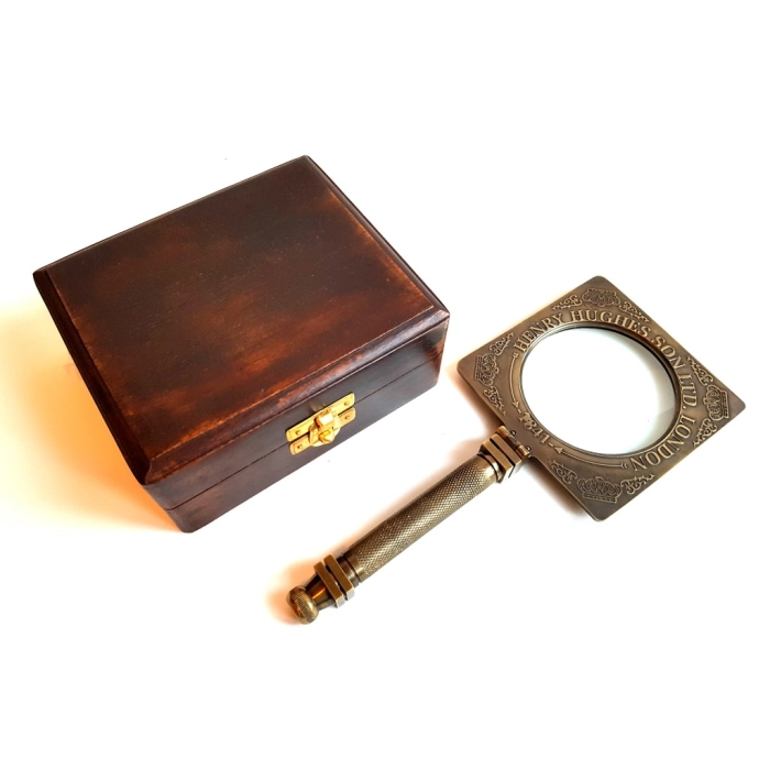 Reading magnifier - magnifying glass in an elegant box