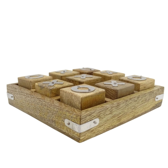 Tic-tac-toe - wooden blocks