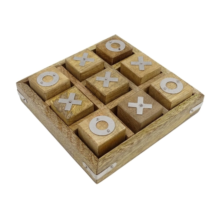 Tic-tac-toe - wooden blocks