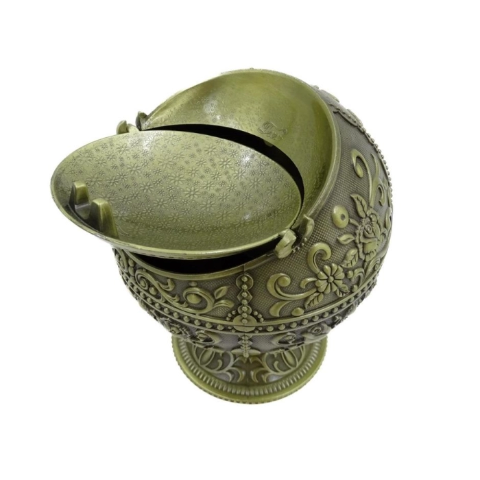 Metal ashtray - globe