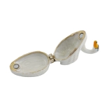 Luxury Small Casket in the Shape of a Swan - An Elegant Accessory for Every Occasion!