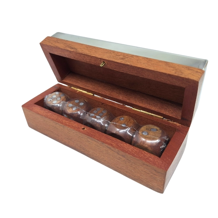 Gra w Kości w Drewnianym Pudełku z Metalowym Topem