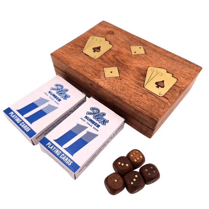 Dwie Talie Kart i Kości w Drewnianym Pudełku