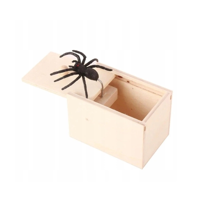 Drewniana Skrzyneczka z Pająkiem – Śmieszny Gadżet do Kawałów | Gadżety | Kemis.pl